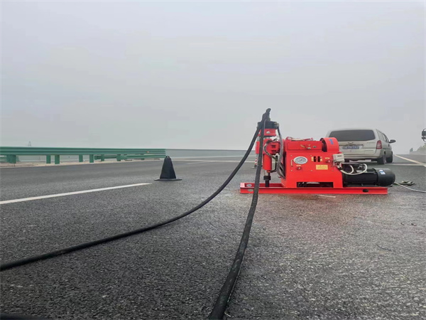 未央马路路基路面开裂下沉注浆加固灌浆